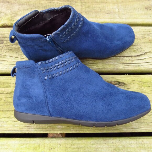 Comfortview Womens 10WW Blue Faux suede Booties unworn - Picture 2 of 8
